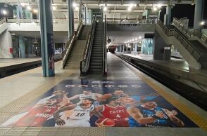 Προολυμπιακό Τουρνουά 2024: Ο σταθμός της Γραμμής 1 Φάληρο «ντύθηκε» στα χρώματα των έξι ομάδων με πρωτοβουλία της ΣΤΑ.ΣΥ