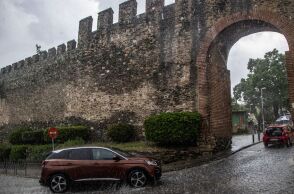 Θεσσαλονίκη: Μήνυμα 112 για επικίνδυνα καιρικά φαινόμενα με χαλαζοπτώσεις, κεραυνούς και καταιγίδες - Προειδοποίηση της Πολιτικής Προστασίας. 