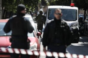 Αντιτρομοκρατική: Συνελήφθησαν 7 άτομα για εμπρησμούς σε κατάστημα, ξενοδοχείο και συναγωγή στο κέντρο της Αθήνας