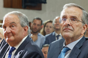 Κώστας Καραμανλής και Αντώνης Σαμαράς στην παρουσίαση του βιβλίου του διευθυντή της εφημερίδας "Εστία", Μανώλη Κοττάκη, "Οι Απόρρητοι Φάκελοι Καραμανλή", στο Πολεμικό Μουσείο