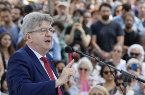 Μελανσόν για γαλλικές εκλογές: Ο Μακρόν να καλέσει το Νέο Λαϊκό Μέτωπο να κυβερνήσει