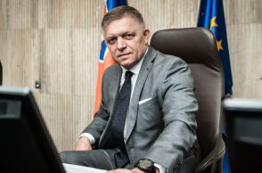 Ρόμπερτ Φίτσο: Ο πρωθυπουργός της Σλοβακίας ανέλαβε και πάλι τα καθήκοντά του - Σχεδόν δύο μήνες μετά την απόπειρα δολοφονίας του.