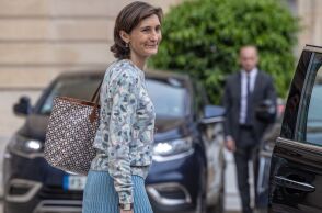 Ολυμπιακοί Αγώνες 2024: Η Γαλλίδα υπουργός Αθλητισμού Αμελί Ουντεά Καστερά βούτηξε στον Σηκουάνα - Τα πλάνα που κατέγραψε η κάμερα.