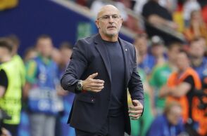 Euro 2024: Ο προπονητής της εθνικής Ισπανίας Λουίς ντε λα Φουέντε προτρέπει την Ισπανία να παραμείνει πιστή στην ταυτότητά της.