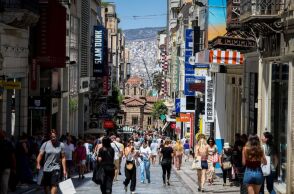 Θερινές εκπτώσεις 2024: Ανοικτά την Κυριακή τα μαγαζιά - Οι πληθωριστικές πιέζεις επηρεάζουν την καταναλωτική συμπεριφορά.