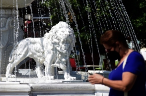 Kορωνοϊός: Πολύ μεταδοτικό το νέο στέλεχος αλλά με ήπια νόσηση