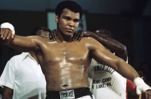 Μοχάμεντ Άλι: Η ιστορία της ζωής του θρυλικού πυγμάχου στη μικρή οθόνη - Το «The Greatest» ετοιμάζεται για το Amazon Prime με πρωταγωνιστή τον Τζάαλεν Μπεστ.