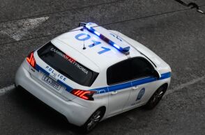 Ρόδος: Αμερικανίδα κατηγορείται για βιασμό συμπατριώτισσάς της - Οι αστυνομικοί εντόπισαν και συνέλαβαν την 35χρονη μετά από καταγγελία. 