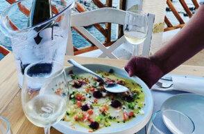 Χρυσόπετρο: Μεσογειακή κουζίνα με σύγχρονες πινελιές στη Σάμο