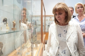 Η Κατερίνα Σακελλαροπούλου εγκαινίασε το ανακαινισμένο Αρχαιολογικό Μουσείο Δήλου