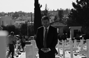 Ο Νίκος Ανδρουλάκης στον τάφο πεσόντων στην Κύπρο