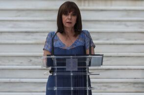 Ποιος θα προτείνει την επανεκλογή της Κατερίνας Σακελλαροπούλου;