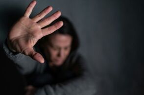 Ενδοοικογενειακή βία στη Θεσσαλονίκη: Ξυλοκόπησε τη σύντροφό του επειδή δεν του άρεσε το φαγητό που μαγείρεψε - Εξαγοράσιμη ποινή φυλάκισης σε 37χρονο.