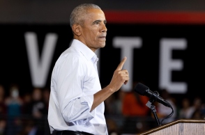 Ο Μπαράκ Ομπάμα στηρίζει επίσημα την Κάμαλα Χάρις