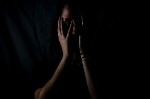 Κρούσμα ενδοοικογενειακής βίας στα Χανιά: Σε safe house της Αστυνομίας φιλοξενείται 32χρονη - Κατήγγειλε τον πρώην σύντροφό της για εξύβριση και απειλή.