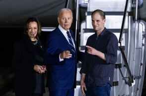 Ο Τζο Μπάιντεν και η Κάμαλα Χάρις υποδέχτηκαν τον δημοσιογράφο της WSJ, Έβαν Γκέρσκοβιτς