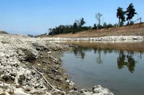 Δεν έχουμε νερό, αλλά από πισίνες και γκαζόν σκίζουμε