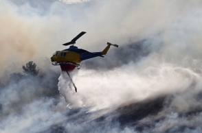 Φωτιά τώρα στη λεωφόρο Κορωπίου 