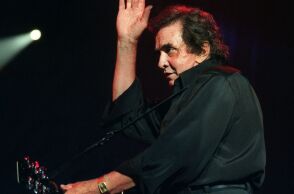 Τζόνι Κας: Άγαλμα προς τιμήν του θα ανεγερθεί στο Καπιτώλιο των ΗΠΑ - Η μορφή του σπουδαίου Αμερικανού τραγουδοποιού θα αντικαταστήσει αμφιλεγόμενο πολιτικό. 