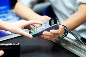 Στις ταμειακές μηχανές του κλάδου εστίασης η Εφορία από την 1η Αυγούστου - Θα γνωρίζει μέχρι και ποια τραπέζια είναι ελεύθερα - Τι προβλέπει η απόφαση της ΑΑΔΕ