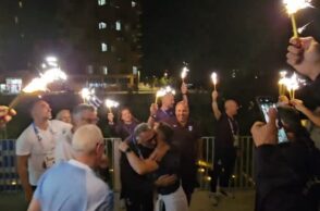 Η θριαμβευτική υποδοχή για τον Λευτέρη Πετρούνια στο Ολυμπιακό Χωριό μετά την κατάκτηση του χάλκινου μεταλλίου