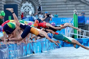 Ολυμπιακοί Αγώνες 2024: Το Βέλγιο δεν θα συμμετάσχει στο μεικτό τριάθλου - Λόγω ασθενείας της Κλερ Μισέλ μετά την κολύμβηση στον Σηκουάνα. 