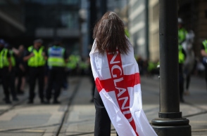 Ταραχές στη Βρετανία: Μόνο οι χουλιγκάνοι τα σπάνε 