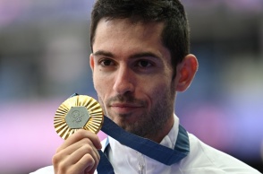 Ο Μίλτος Τεντόγλου με το χρυσό ολυμπιακό μετάλλιο
