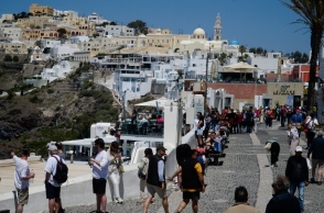 Υπερτουρισμός: Μια αφορμή για να γυρίσουμε στην Ψωροκώσταινα;