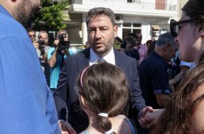 Νίκος Ανδρουλάκης: Στην Κρήτη για τον Δεκαπενταύγουστο - Παραβρέθηκε στη δοξολογία στον Ιερό Ναό της Κοιμήσεως της Θεοτόκου στο Μασταμπά Ηρακλείου.