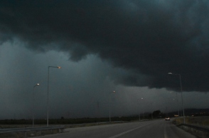 Καιρός σήμερα: Βροχές, κεραυνοί και χαλάζι την Τρίτη