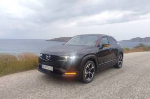 Οδηγούμε το επαναστατικό plug-in υβριδικό Mazda MX-30 e-Skyactiv R-EV