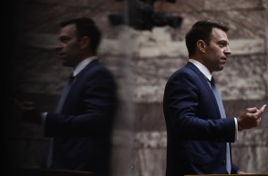 Ο Στέφανος Κασσελάκης απευθυνόμενος στην Κοινοβουλευτική Ομάδα του ΣΥΡΙΖΑ