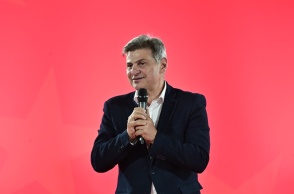 Νίκος Φαραντούρης