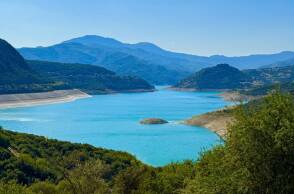 Παρατηρώντας τη στάθμη του Μόρνου από το γραφικό Λιδωρίκι