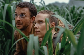 Σκάρλετ Γιόχανσον και τον Τζόναθαν Μπέιλι στο Jurassic World Rebirth