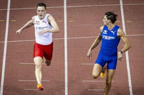 Δεν χάνει ούτε κατά λάθος ο Ντουπλάντις - Κέρδισε στα 100μ. τον «400άρη» Βάρχολμ