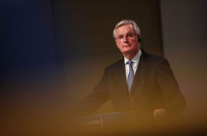 Μισέλ Μπαρνιέ: Γιατί η επιλογή του Μακρόν ενέχει ρίσκο