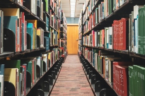 Τι να τα κάνει τα βιβλία ο πιο έξυπνος λαός του κόσμου;