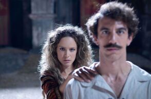 «Μάγισσα - Φλεγόμενη καρδιά»: Φωτογραφίες και βίντεο από τα γυρίσματα του prequel της σειράς «Η Μάγισσα» - Η Έλλη Τρίγγου σε στιγμές on set. 