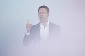 ΣΥΡΙΖΑ: Ο έκπτωτος, ο εγκάθετος, ο συνωμότης και ο Homo Erectus