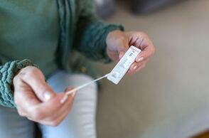 Κορωνοϊός: Εξαπλώνεται η νέα υποπαραλλαγή Covid XEC - δείχνουν ότι θα κυριαρχήσει όσο πέφτει σταδιακά η θερμοκρασία - Πώς εκδηλώνονται τα συμπτώματα.