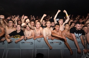 Δημήτρης Μουγκός: Συνέντευξη με τον φωτογράφο για την έκθεση «Κάνα δυο φωτογραφίες» στο Cinobo Όπερα