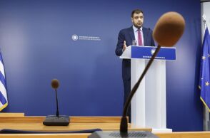 Ο Παύλος Μαρινάκης αναφέρθηκε στο μεταναστευτικό, το άσυλο και στις πρόσφατες εξελίξεις στη Γερμανία - Όσα δήλωσε ο κυβερνητικός εκπρόσωπος.