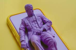 Ο γιος της πλύστρας που μάζεψε τα χαλιά που λέρωσαν οι καφέδες