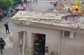 Ιταλία: Νεκρά ανασύρθηκαν δύο αδελφάκια τεσσάρων και έξι ετών από τα συντρίμμια του κτιρίου που κατέρρευσε - Στην περιοχή Σαβιάνο, έξω από τη Νάπολη.