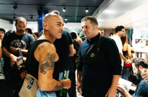 Δημήτρης Μουγκός, «Κάνα Δυο Φωτογραφίες»