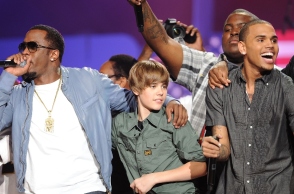 Για πρώτη φορά επώνυμη καταγγελία για σεξουαλικές επιθέσεις σε Τζάστιν Μπιμπερ και Usher 