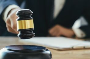 Γαλλία: Ισόβια κάθειρξη επιβλήθηκε στη μητέρα που βασάνιζε τη 13χρονη κόρη της και την άφησε να λιμοκτονήσει	