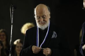 Στον Διονύση Σαββόπουλο απένειμε η Θεσσαλονίκη το Αργυρό Μετάλλιο 